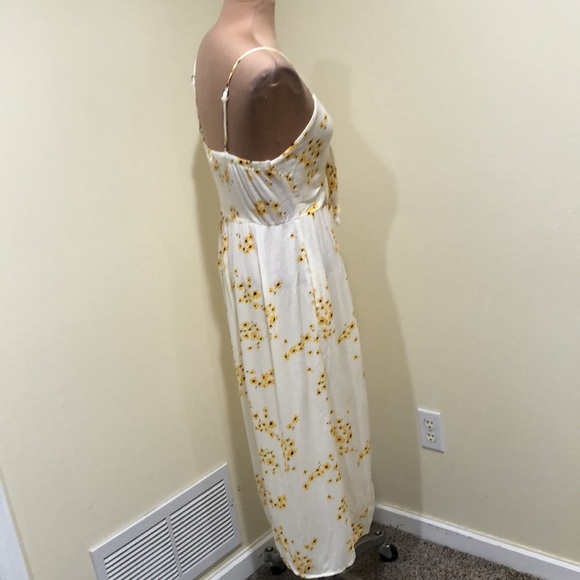 SOLD Francesca’s Collection Mimi Chica Midi Dress Size Small Cream Floral Cutout - Picture 5 of 11